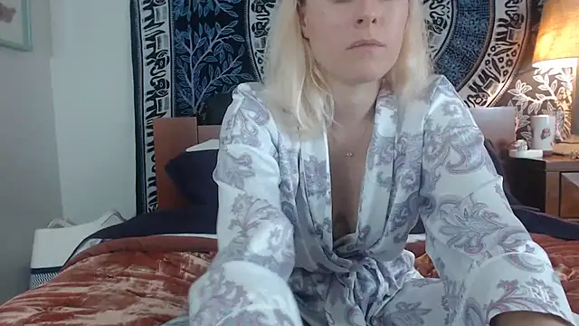 Snapshot of Cutikatxoxo chatting on 12-27-24, 02:04 Cutikatxoxo online show from 12-27-24, 02:04