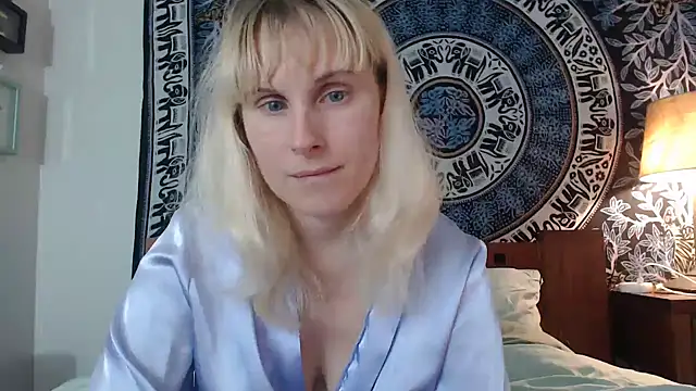 Snapshot of Cutikatxoxo chatting on 01-15-25, 02:06 Cutikatxoxo online show from 01-15-25, 02:06