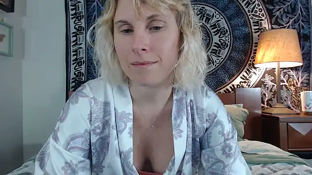 Snapshot of Cutikatxoxo chatting on 02-11-25, 02:14 Cutikatxoxo online show from 02-11-25, 02:14