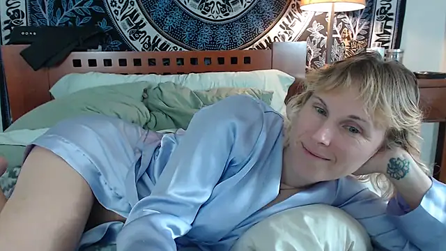 Snapshot of Cutikatxoxo chatting on 02-14-25, 02:07 Cutikatxoxo online show from 02-14-25, 02:07