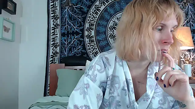 Snapshot of Cutikatxoxo chatting on 02-22-25, 02:06 Cutikatxoxo online show from 02-22-25, 02:06
