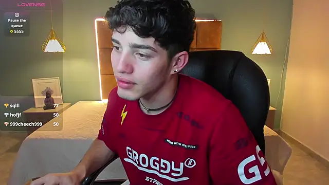 AlejooTwink online show from 10-28-25, 06:43