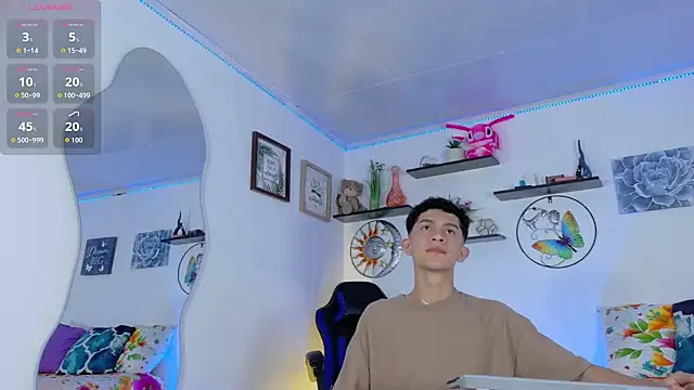 Noah tyler  online show from 10-07-25, 11:46