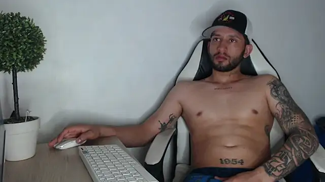 maxXximo777 online show from 02-12-25, 08:50