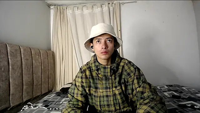 Yellowpokemon23 online show from 11-12-25, 05:19