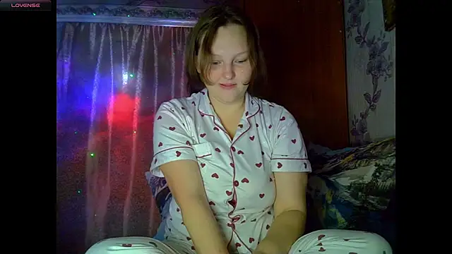 Snapshot of Aria__Dark chatting on 10-17-25, 08:33 Aria Dark online show from 10-17-25, 08:33