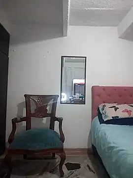 Snapshot of Venus-Wood chatting on 11-12-25, 10:41 Venus-Wood online show from 11-12-25, 10:41