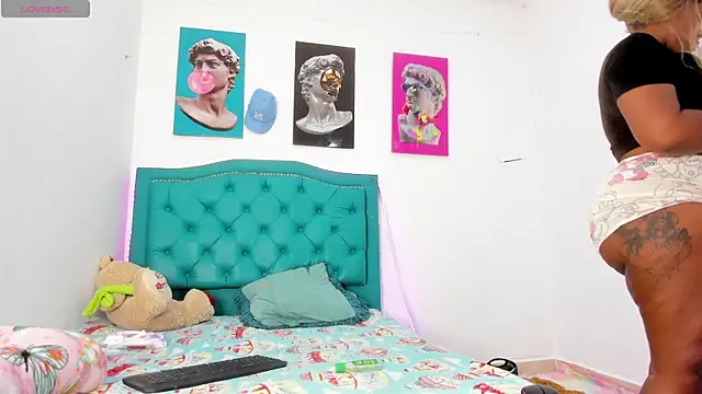 Lilybaudinx96 online show from 02-11-26, 03:00