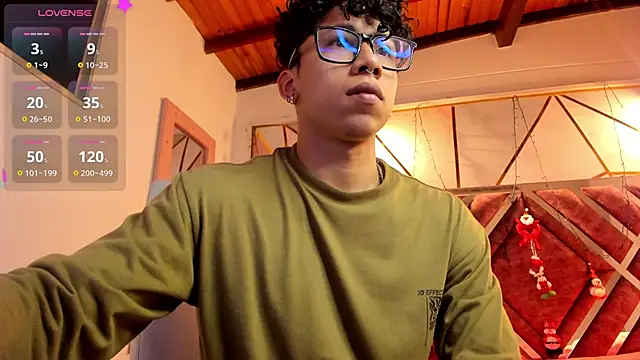 AkazaBoy  online show from 12-18-24, 03:58