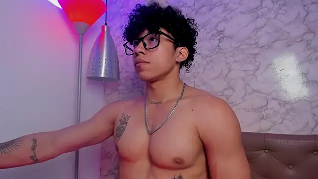 AkazaBoy  online show from 01-08-26, 06:26