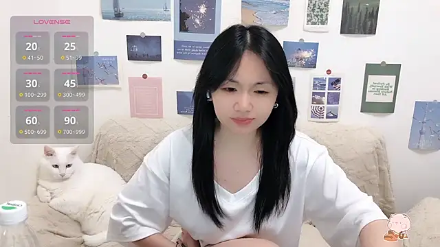 Snapshot of LiLiYbaby chatting on 10-15-25, 06:02 LiLiYbaby online show from 10-15-25, 06:02