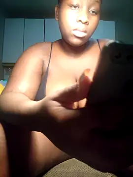 Snapshot of MelaninBear chatting on 03-19-25, 07:38 MelaninBear online show from 03-19-25, 07:38