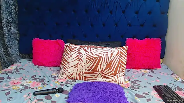 Snapshot of MelaninBear chatting on 09-24-25, 07:28 MelaninBear online show from 09-24-25, 07:28