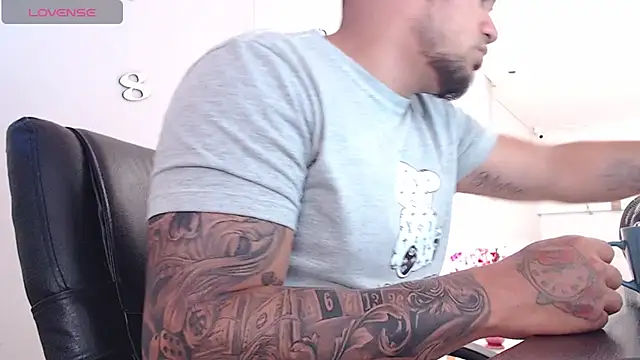 Aaron Hunter  online show from 02-04-25, 04:39