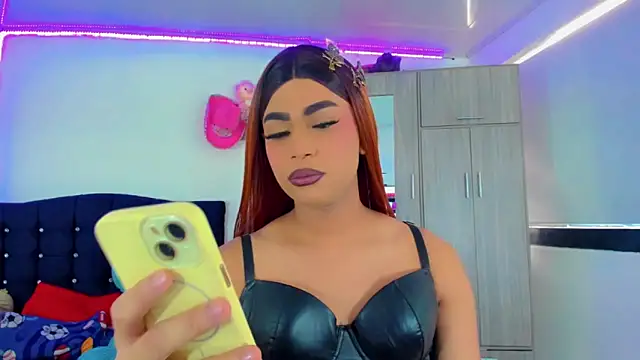 Snapshot of Hellen_moons__ chatting on 10-20-25, 04:07 Hellen moons online show from 10-20-25, 04:07