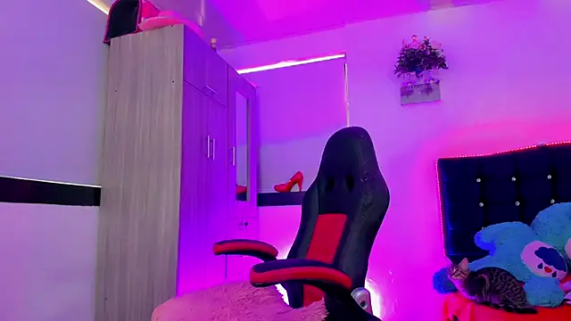 Snapshot of Hellen_moons__ chatting on 11-11-25, 07:14 Hellen moons online show from 11-11-25, 07:14