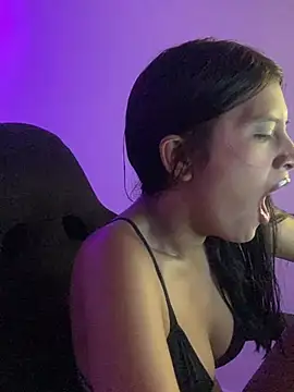 Snapshot of _18_laura chatting on 12-30-24, 08:36 18 laura online show from 12-30-24, 08:36