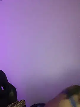 Snapshot of _18_laura chatting on 01-12-25, 10:02 18 laura online show from 01-12-25, 10:02