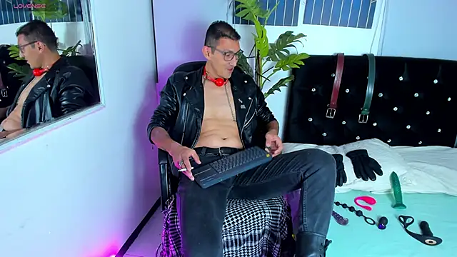Snapshot of enzopratt chatting on 02-20-25, 03:23 enzopratt online show from 02-20-25, 03:23