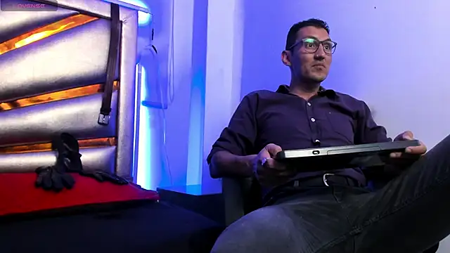 Snapshot of enzopratt chatting on 02-25-25, 02:58 enzopratt online show from 02-25-25, 02:58