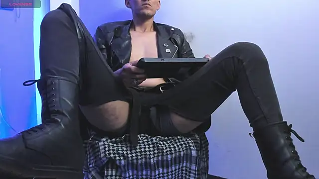 Snapshot of enzopratt chatting on 02-27-25, 06:40 enzopratt online show from 02-27-25, 06:40