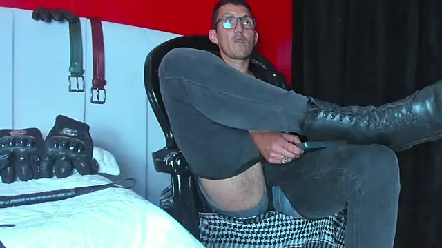 Snapshot of enzopratt chatting on 03-01-25, 06:35 enzopratt online show from 03-01-25, 06:35