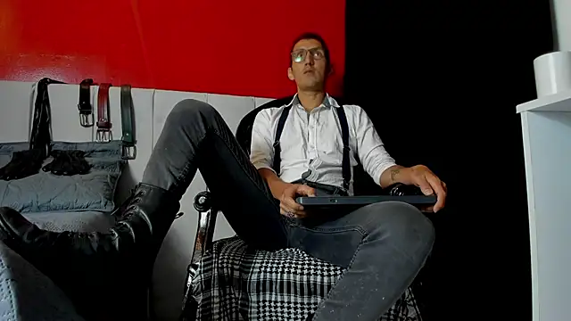 Snapshot of enzopratt chatting on 03-13-25, 03:11 enzopratt online show from 03-13-25, 03:11