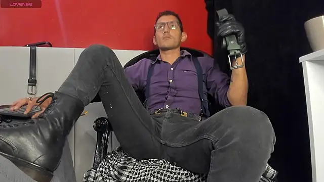 Snapshot of enzopratt chatting on 03-14-25, 06:42 enzopratt online show from 03-14-25, 06:42