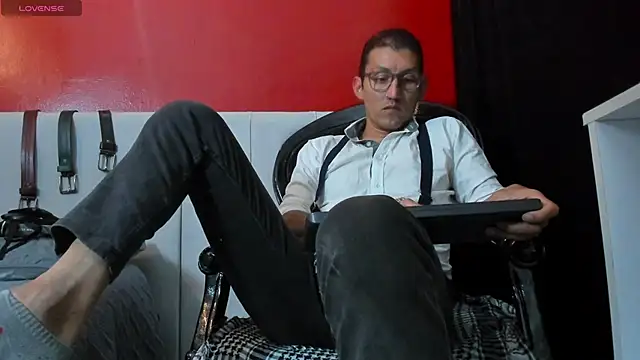 Snapshot of enzopratt chatting on 03-15-25, 06:36 enzopratt online show from 03-15-25, 06:36