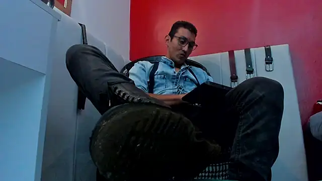 Snapshot of enzopratt chatting on 03-16-25, 07:04 enzopratt online show from 03-16-25, 07:04