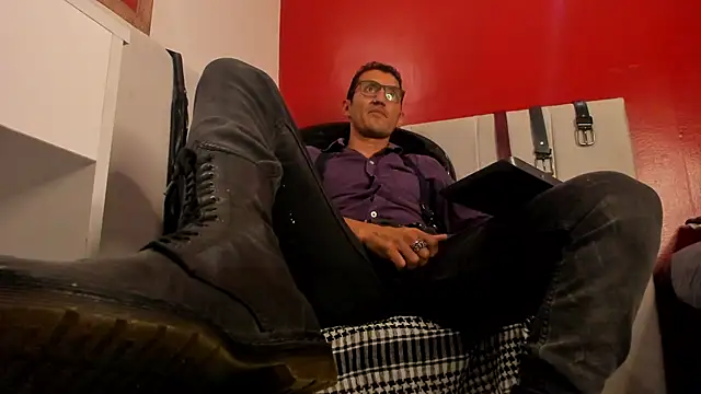 Snapshot of enzopratt chatting on 03-16-25, 01:17 enzopratt online show from 03-16-25, 01:17