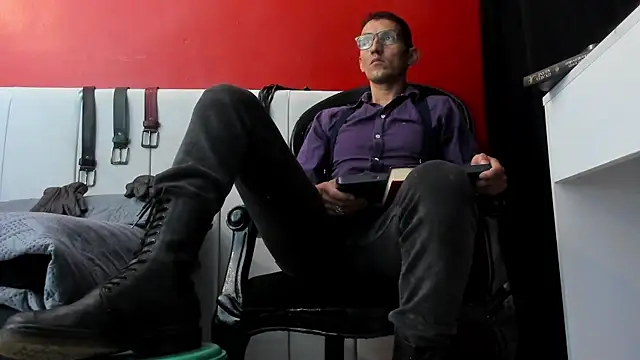 Snapshot of enzopratt chatting on 03-18-25, 03:53 enzopratt online show from 03-18-25, 03:53