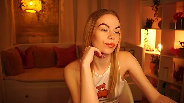 Snapshot of sn0w_barbie chatting on 12-05-24, 12:11 sn0w barbie online show from 12-05-24, 12:11