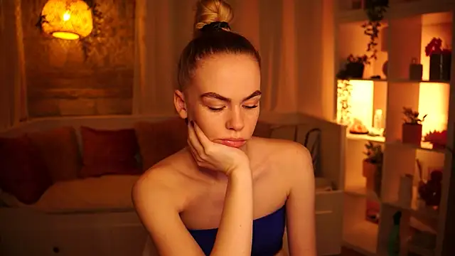 Snapshot of sn0w_barbie chatting on 12-09-24, 01:45 sn0w barbie online show from 12-09-24, 01:45