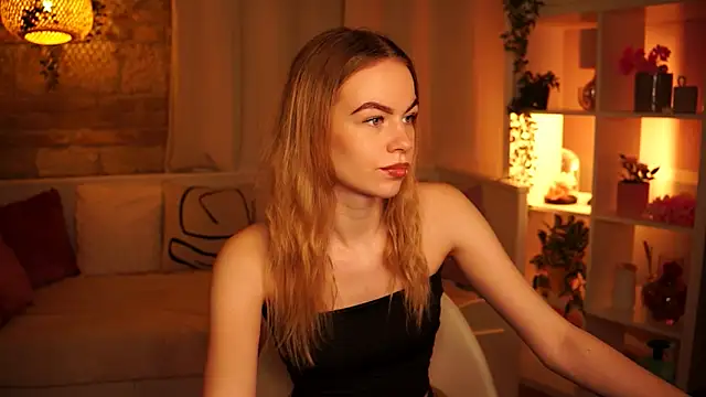 Snapshot of sn0w_barbie chatting on 12-31-24, 02:14 sn0w barbie online show from 12-31-24, 02:14