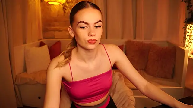 Snapshot of sn0w_barbie chatting on 01-26-25, 07:21 sn0w barbie online show from 01-26-25, 07:21