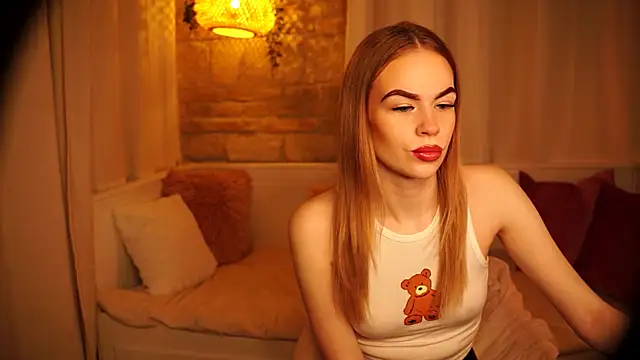 Snapshot of sn0w_barbie chatting on 03-16-25, 09:38 sn0w barbie online show from 03-16-25, 09:38