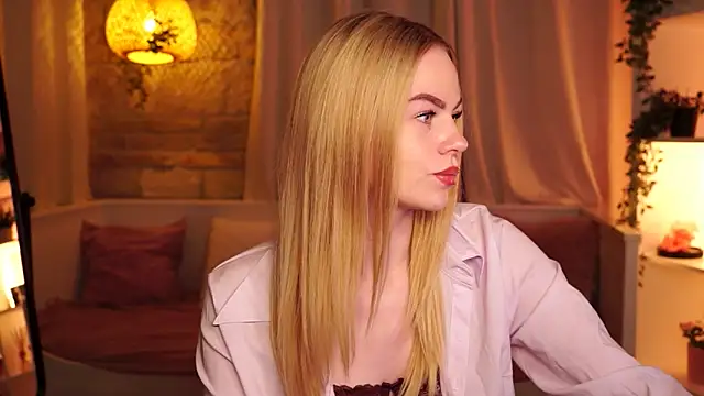 Snapshot of sn0w_barbie chatting on 09-18-25, 08:27 sn0w barbie online show from 09-18-25, 08:27