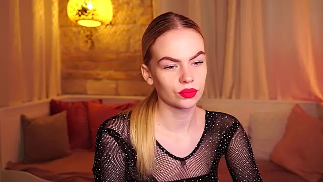 Snapshot of sn0w_barbie chatting on 10-06-25, 07:50 sn0w barbie online show from 10-06-25, 07:50