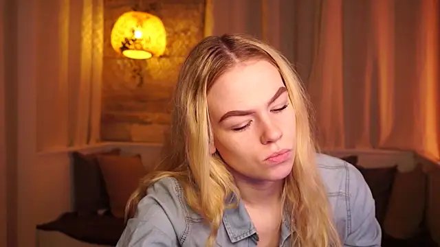 Snapshot of sn0w_barbie chatting on 11-19-25, 09:31 sn0w barbie online show from 11-19-25, 09:31