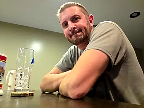 Snapshot of MrMechanic38 chatting on 11-28-25, 05:59 MrMechanic38 online show from 11-28-25, 05:59