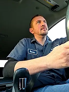 Snapshot of MrMechanic38 chatting on 02-25-26, 01:43 MrMechanic38 online show from 02-25-26, 01:43