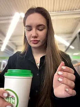 Snapshot of Holly_Molii chatting on 12-06-24, 05:20 Holly Molii online show from 12-06-24, 05:20