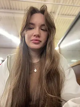 Snapshot of Holly_Molii chatting on 12-07-24, 05:15 Holly Molii online show from 12-07-24, 05:15