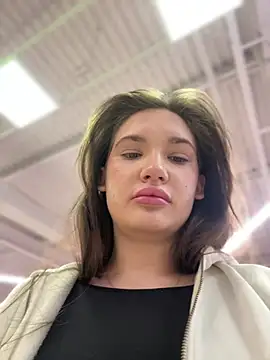 Snapshot of Holly_Molii chatting on 12-08-24, 05:07 Holly Molii online show from 12-08-24, 05:07