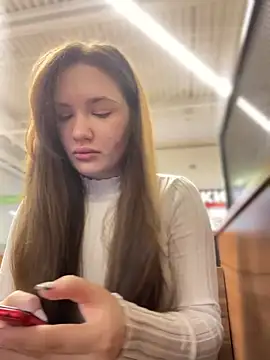 Snapshot of Holly_Molii chatting on 12-12-24, 05:20 Holly Molii online show from 12-12-24, 05:20