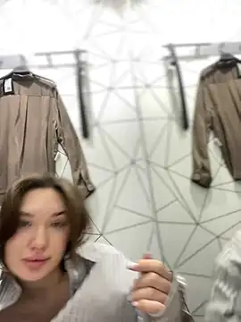 Snapshot of Holly_Molii chatting on 12-12-24, 08:25 Holly Molii online show from 12-12-24, 08:25