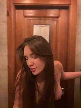 Snapshot of Holly_Molii chatting on 12-13-24, 08:09 Holly Molii online show from 12-13-24, 08:09