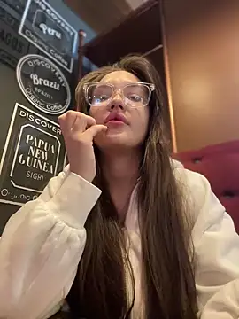 Snapshot of Holly_Molii chatting on 12-14-24, 05:18 Holly Molii online show from 12-14-24, 05:18