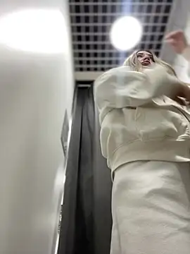 Snapshot of Holly_Molii chatting on 12-19-24, 08:23 Holly Molii online show from 12-19-24, 08:23